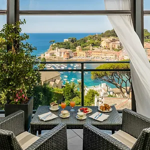 Vis A Vis Hotel